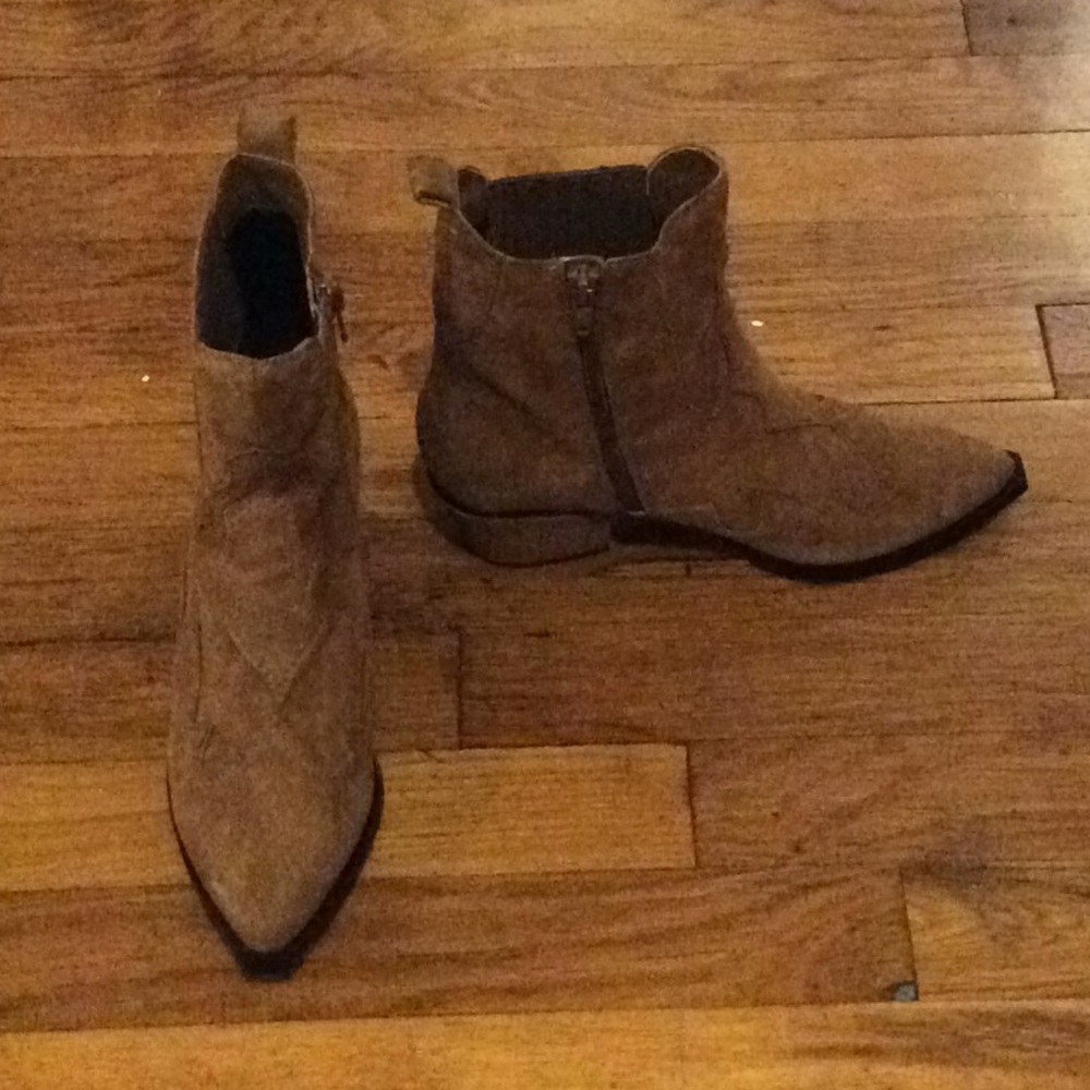 Boots with small heel